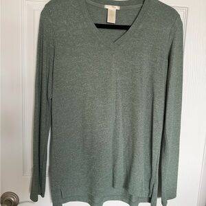 Matty M Heathered Sage V-Neck Long Sleeve Sweater - like new